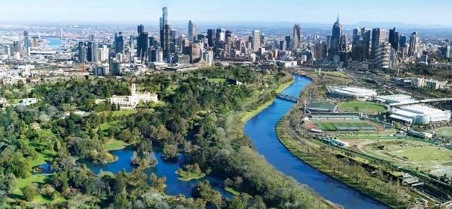 Melbourne-_skyline_river_